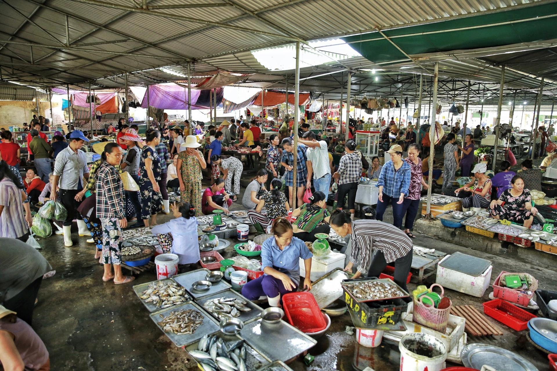 Chợ cá truyền thống